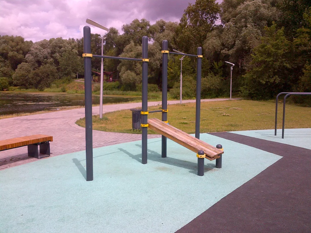 Bare paralele la Calisthenics Park at Левобережная улица, Москва – fotografia 1 din 3