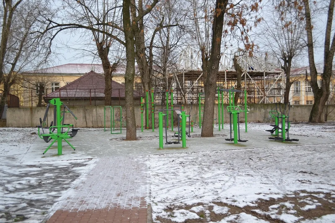 Parallele presso Calisthenics Park at Заставская улица, Санкт-Петербург – foto 1 di 5