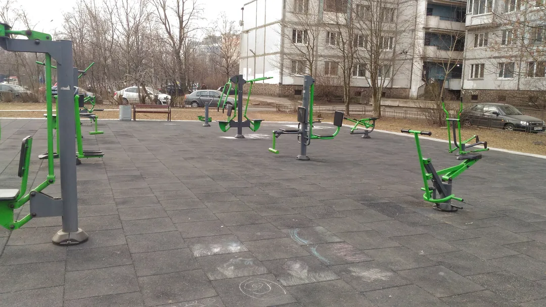 Skieur aérien à Calisthenics Park at улица Кораблестроителей, Санкт-Петербург #wp1591 – photo 4 sur 4