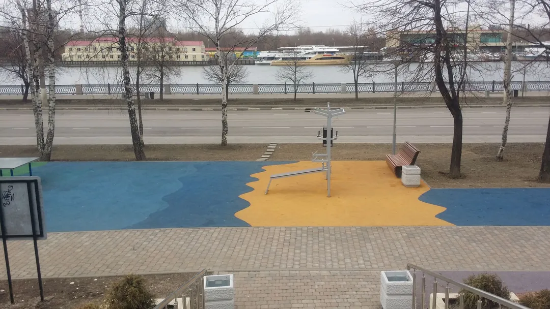 Barras Paralelas en Calisthenics Park at Нагатинская набережная, Москва – foto 1 de 4