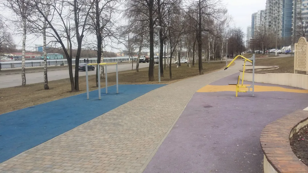 Barra de Dominadas en Calisthenics Park at Нагатинская набережная, Москва – foto 3 de 4