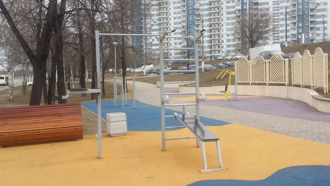Banco de Abdominales en Calisthenics Park at Нагатинская набережная, Москва – foto 4 de 4