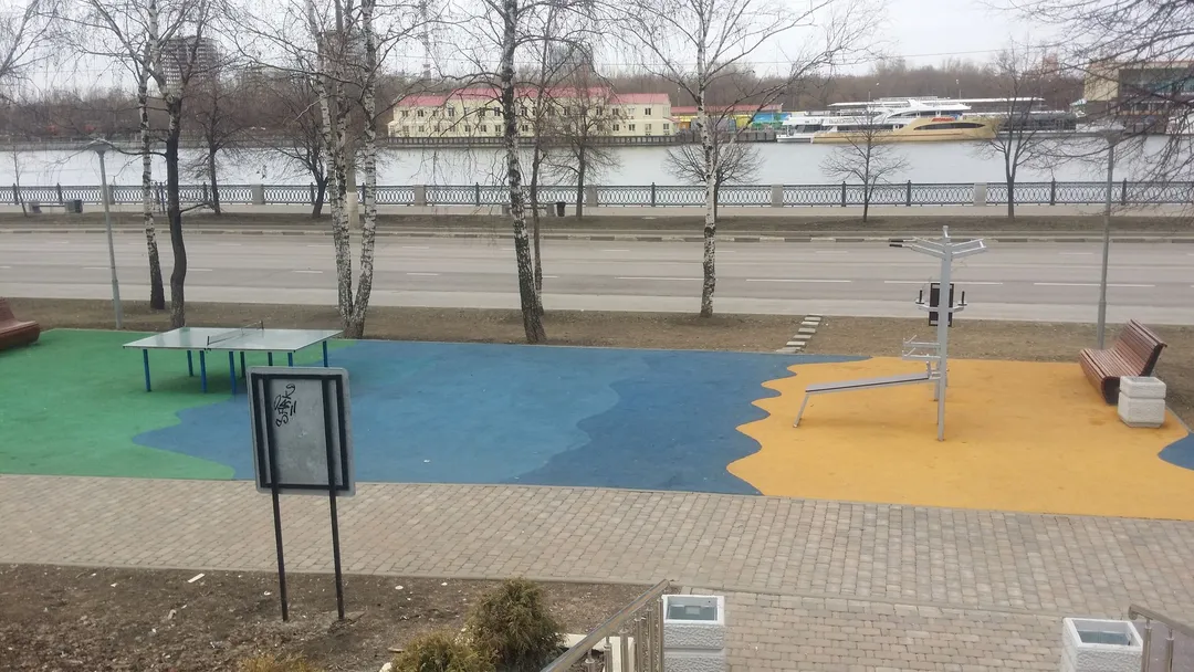 Espalderas en Calisthenics Park at Нагатинская набережная, Москва – foto 2 de 4