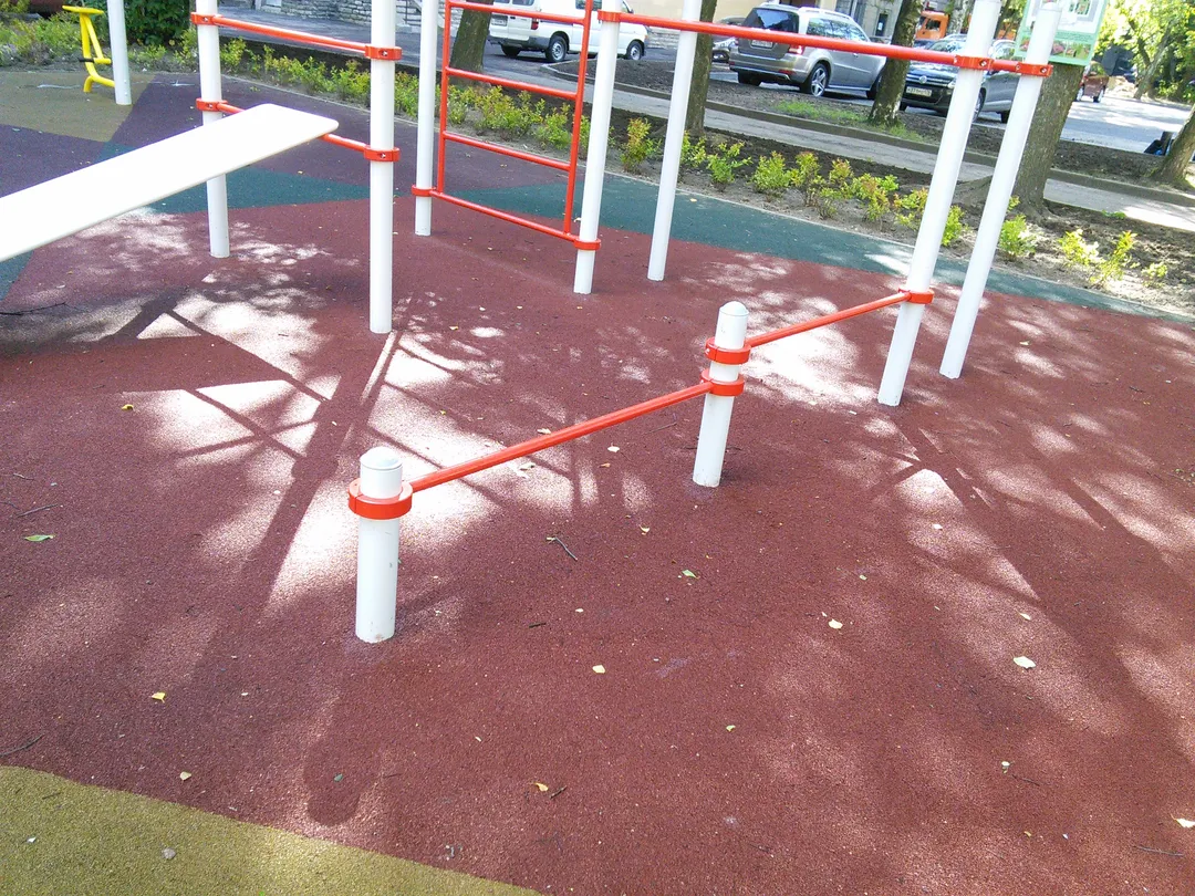 Spalliera presso Calisthenics Park at Нежинская улица, Санкт-Петербург – foto 2 di 3
