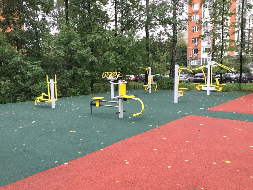 Klimmzugstange bei Calisthenics Park at 15-я Парковая улица, Москва – Foto 5 von 5