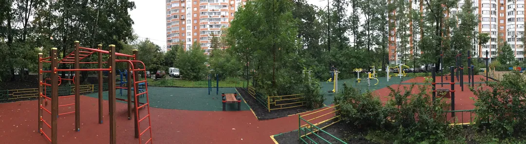 Bauchbank bei Calisthenics Park at 15-я Парковая улица, Москва – Foto 3 von 5