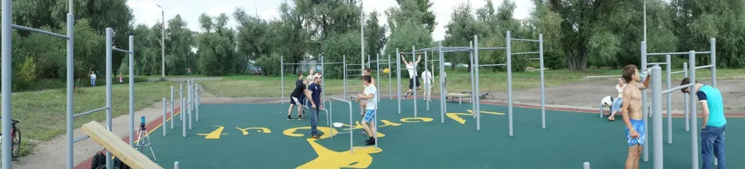 Panca per addominali presso Outdoor Gym in Городок Водников, Омск – foto 2 di 3