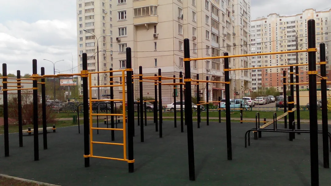 Parallel Gym Bars at Calisthenics Park at Павшинский бульвар, Красногорск – photo 1 of 5
