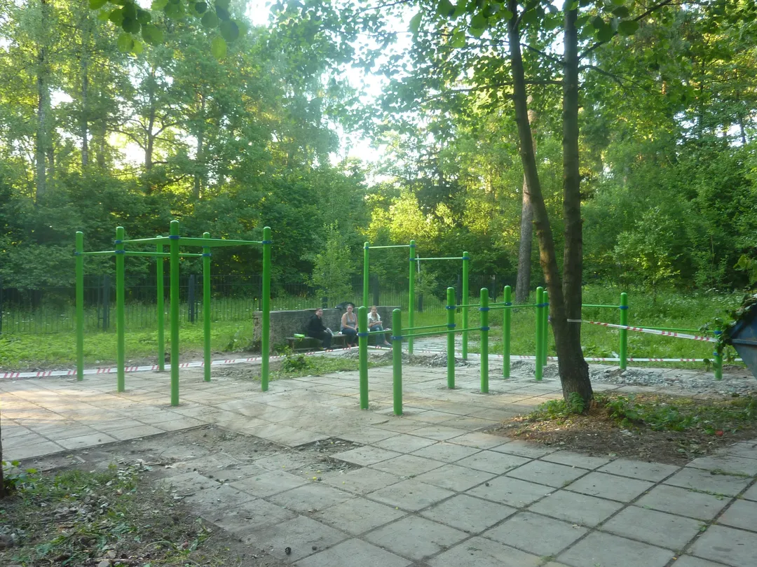 Sbarra per trazioni presso Calisthenics Park at улица Пирогова, Обнинск – foto 4 di 4