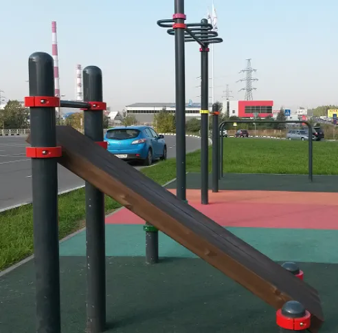Sbarra per trazioni presso Calisthenics Park at FlipFly, Мытищи – foto 5 di 7