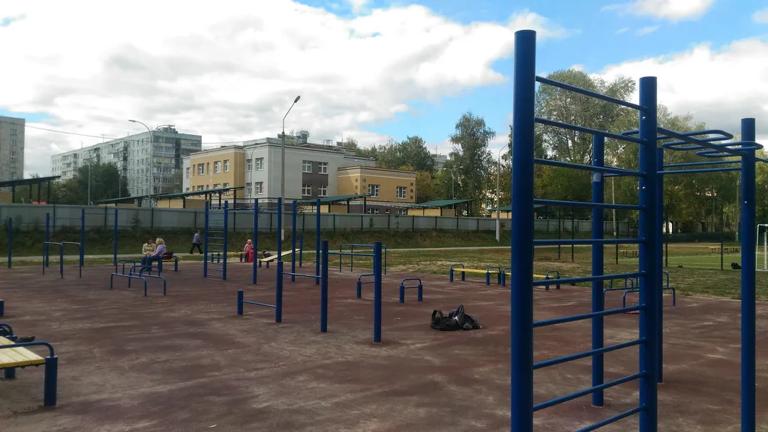 Bară de tracțiuni la Calisthenics Park at улица Батыршина, Казань – fotografia 5 din 5