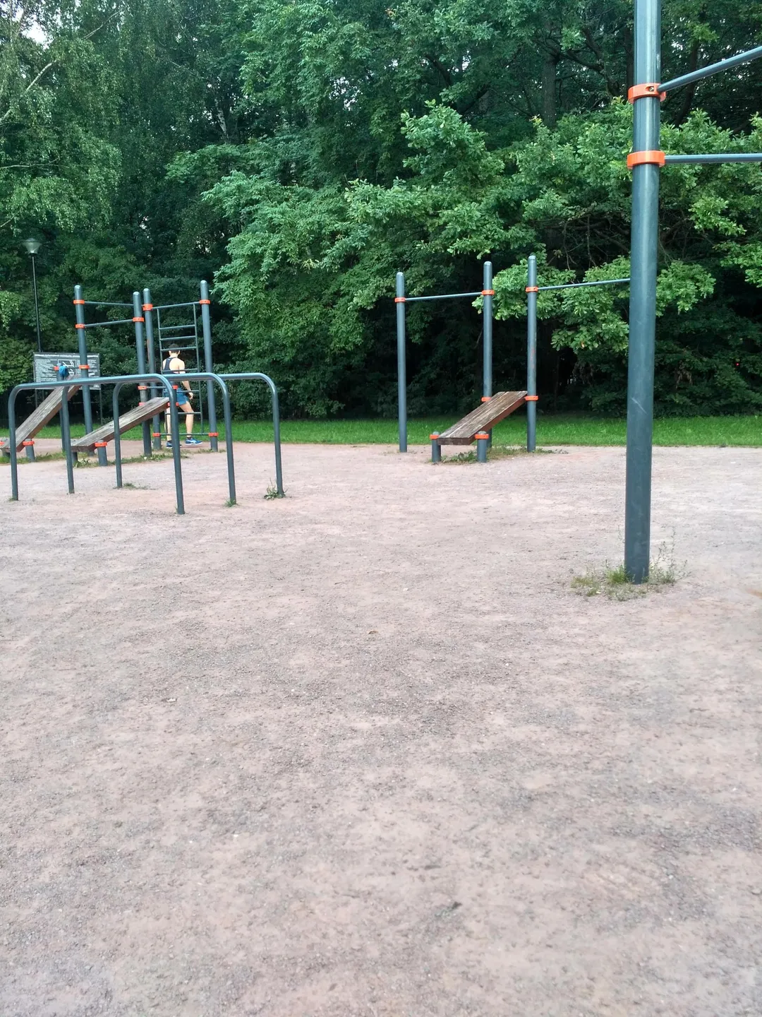 Bare paralele la Calisthenics Park at 4-й Лучевой просек, Москва #wp1625 – fotografia 2 din 2