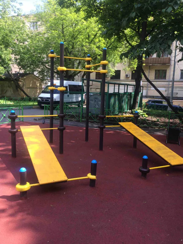 Bare paralele la Calisthenics Park at Русаковская улица, Москва – fotografia 1 din 4