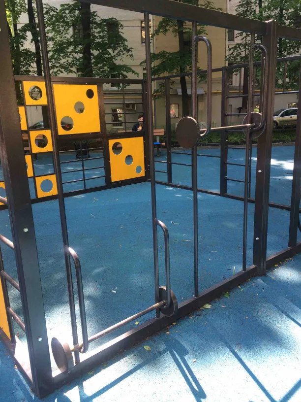 Monkey Bars la Calisthenics Park at Русаковская улица, Москва – fotografia 3 din 4