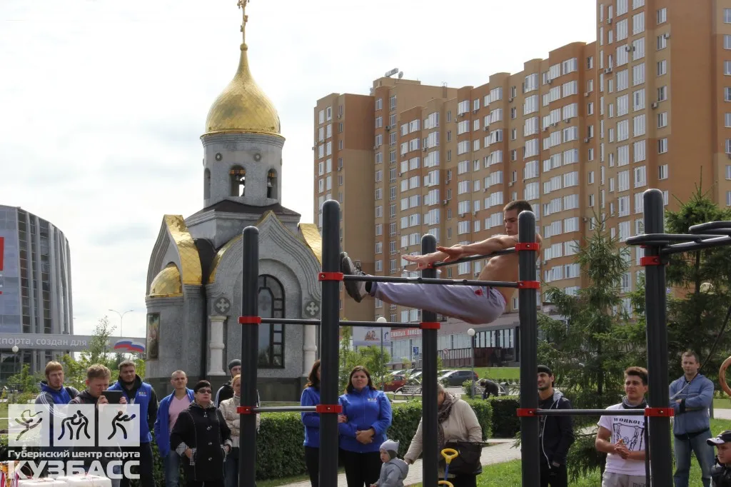 Barras Paralelas en Calisthenics Park at бульвар Строителей, Кемерово – foto 2 de 2
