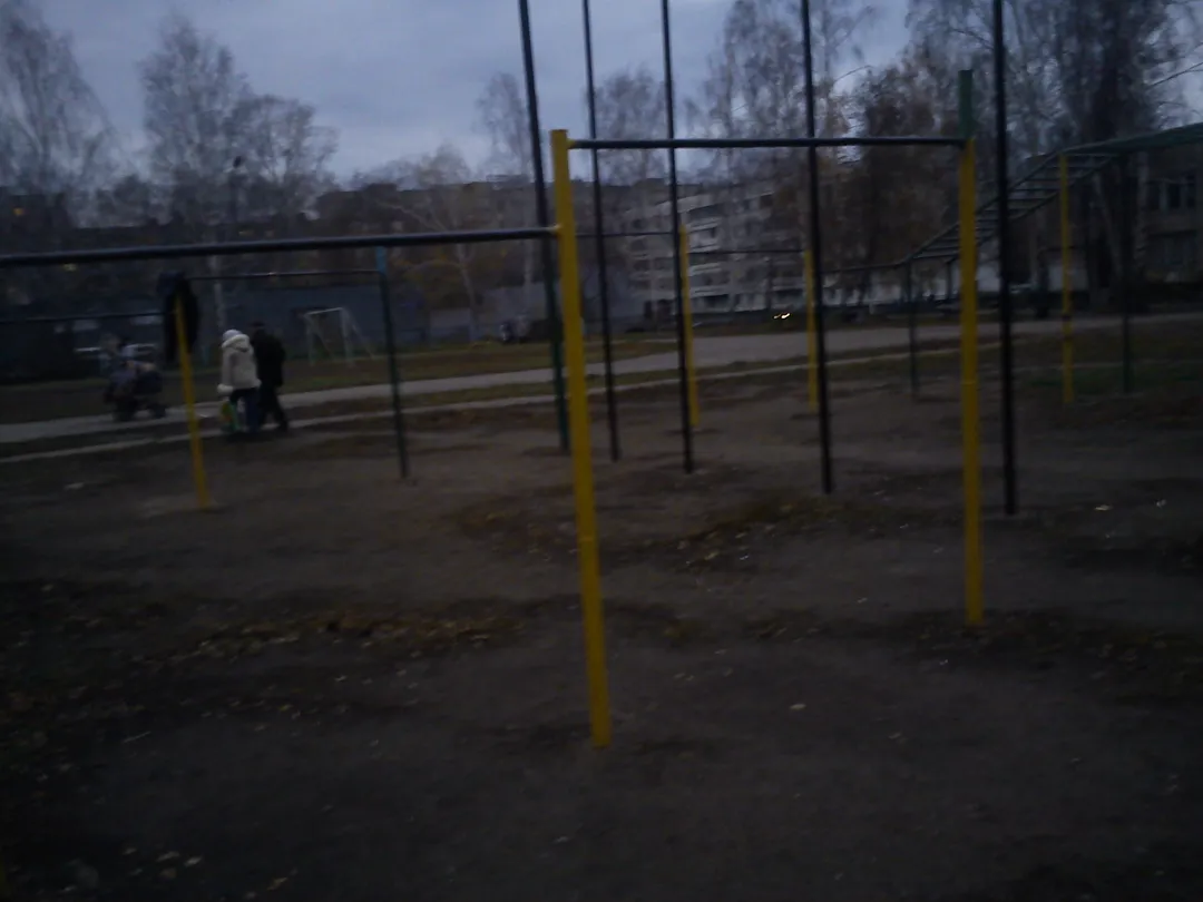 Parallele presso Outdoor Gym in ЗЯБ, Набережные Челны – foto 1 di 4