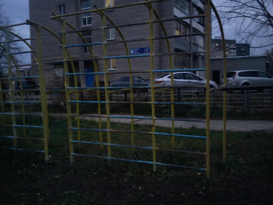 Monkey bar presso Outdoor Gym in ЗЯБ, Набережные Челны – foto 2 di 4