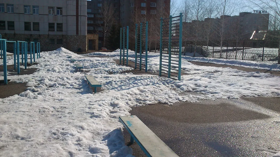 Klimmzugstange bei Calisthenics Park at Белокатайская улица, Уфа – Foto 4 von 8