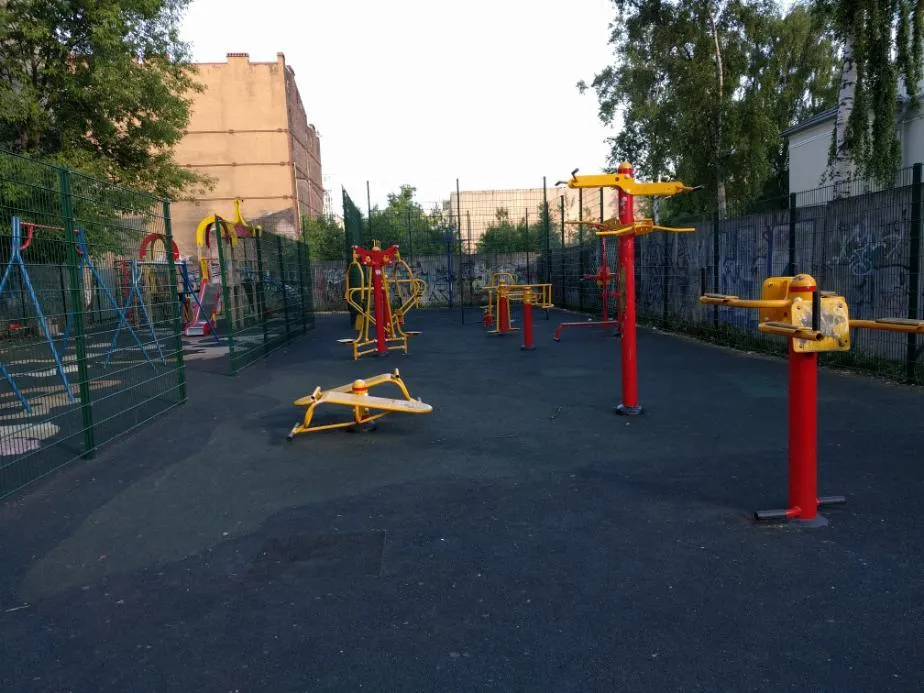 Parallel Gym Bars at Calisthenics Park at 12-13-я линии В.О., Санкт-Петербург – photo 1 of 2