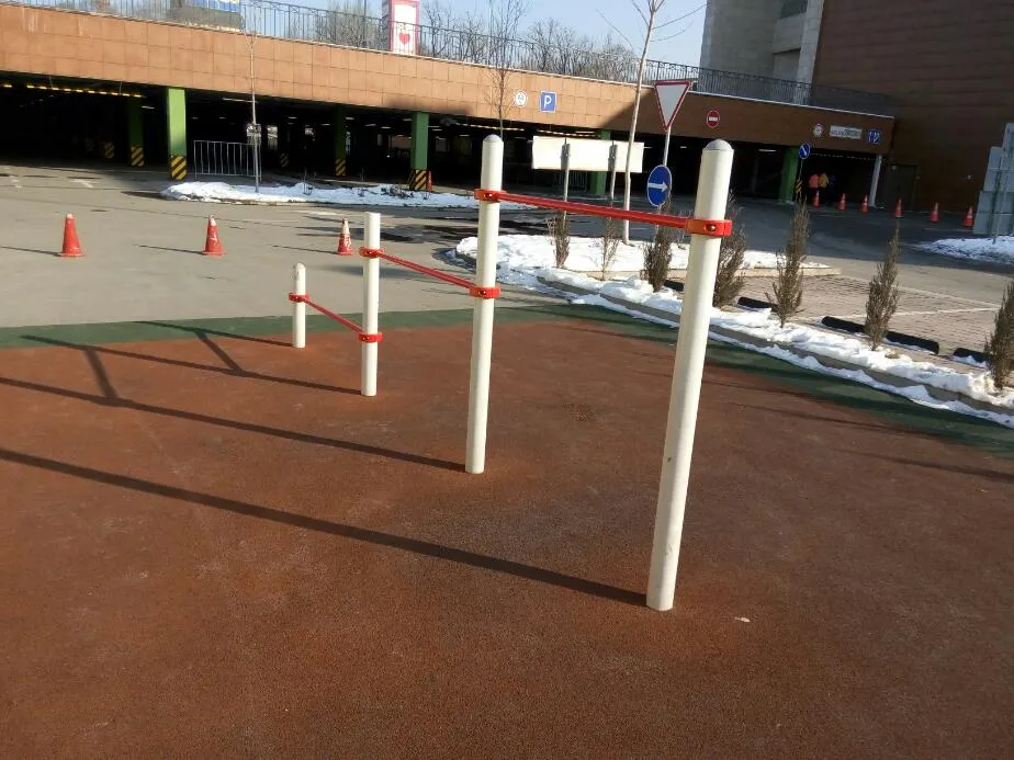 Liegestützgriffe bei Calisthenics Park at Мақатаев көшесі, Алматы – Foto 2 von 5