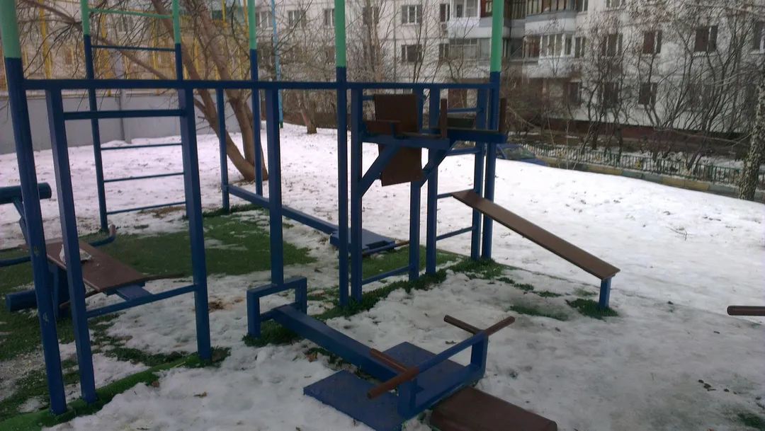 Bare paralele la Calisthenics Park at улица Крылатские Холмы, Москва – fotografia 5 din 6