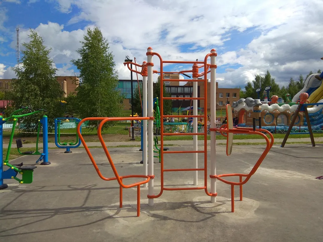 Air walker presso Calisthenics Park at Станционная улица, Дубна – foto 5 di 6
