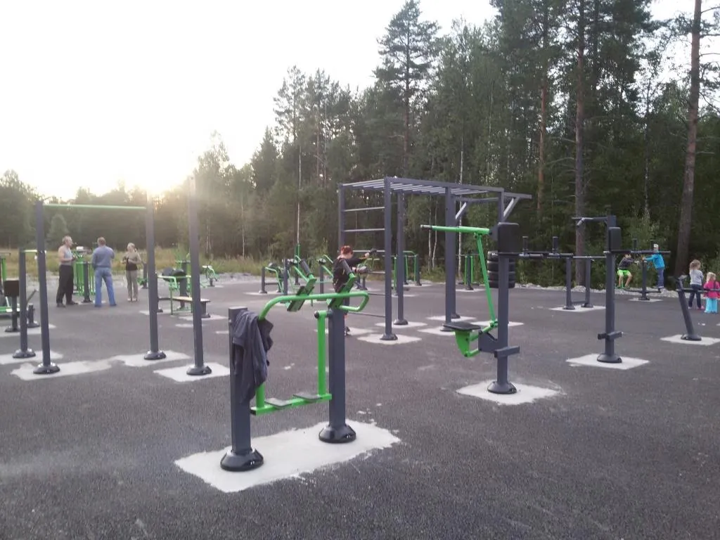 Parallel Gym Bars at Calisthenics Park at Октябрьская улица, Костомукша – photo 1 of 3