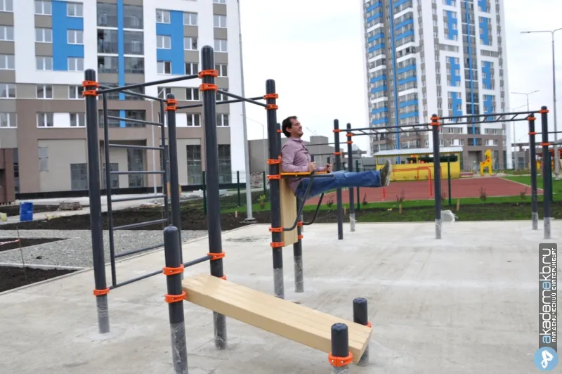 Bară de tracțiuni la Calisthenics Park at улица Павла Шаманова, Екатеринбург – fotografia 3 din 3
