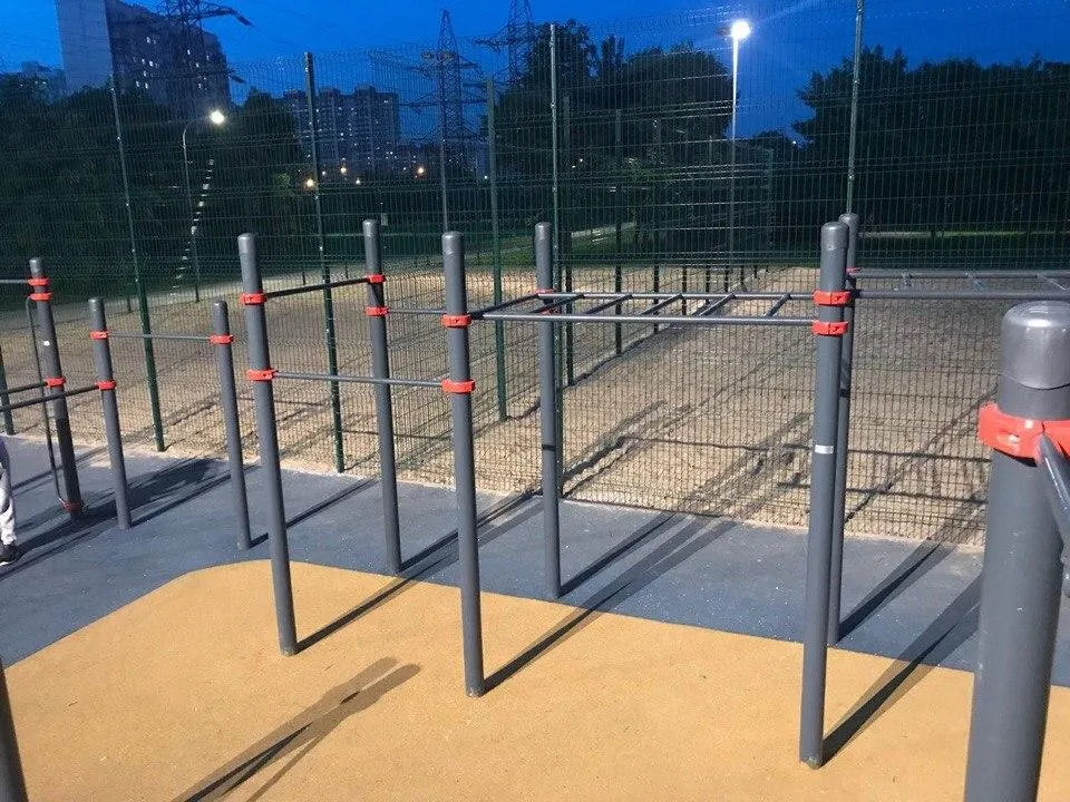 Spalier la Calisthenics Park at Батайский проезд, Москва – fotografia 9 din 10