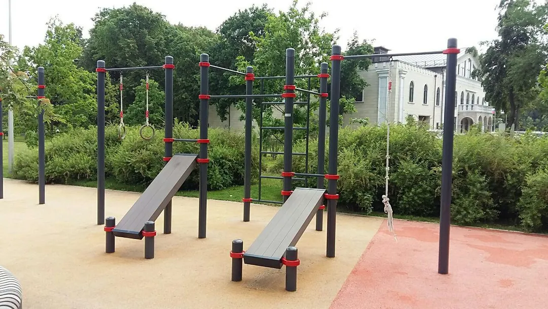 Push Up Bar at Calisthenics Park at Олимпийский комплекс «Лужники», Москва – photo 7 of 20