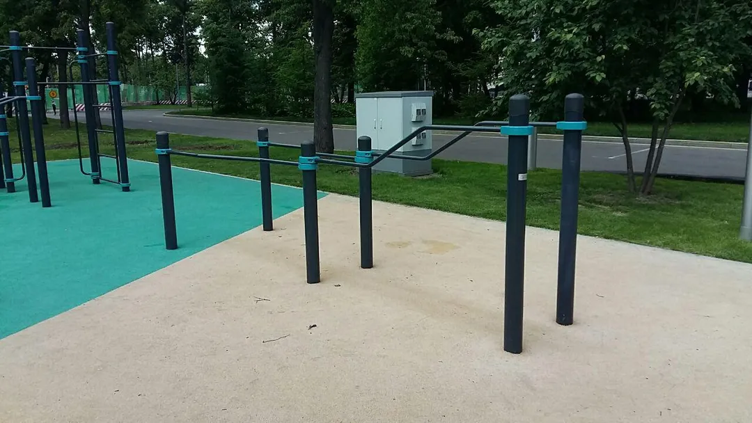 Abs Bench at Calisthenics Park at Олимпийский комплекс «Лужники», Москва – photo 3 of 20