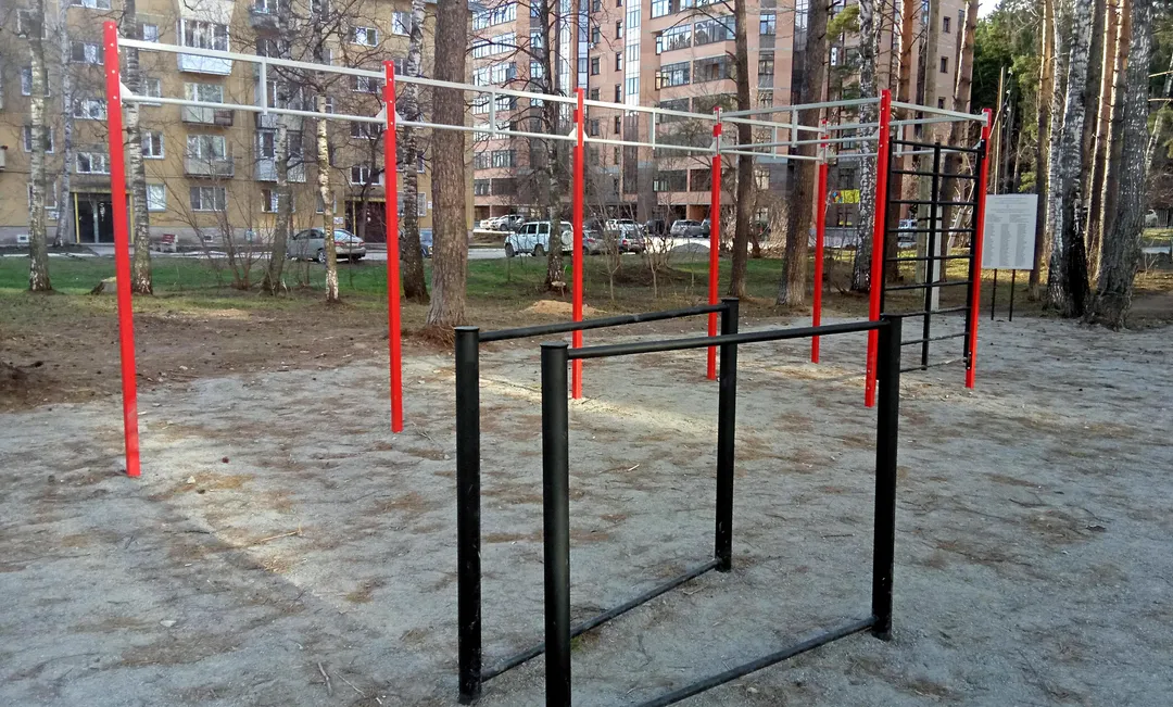 Pull Up Bar at Calisthenics Park at Шатурская улица, городской округ Новосибирск – photo 4 of 7