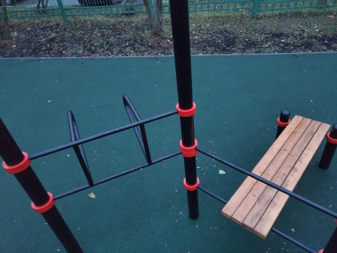 Hangelstange bei Calisthenics Park at улица Адмирала Лазарева, Москва – Foto 4 von 9