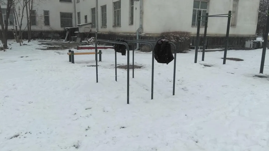 Турнік на майданчику Calisthenics Park at Ахунбаева Исы улица, Бишкек шаары – фото 5 з 8