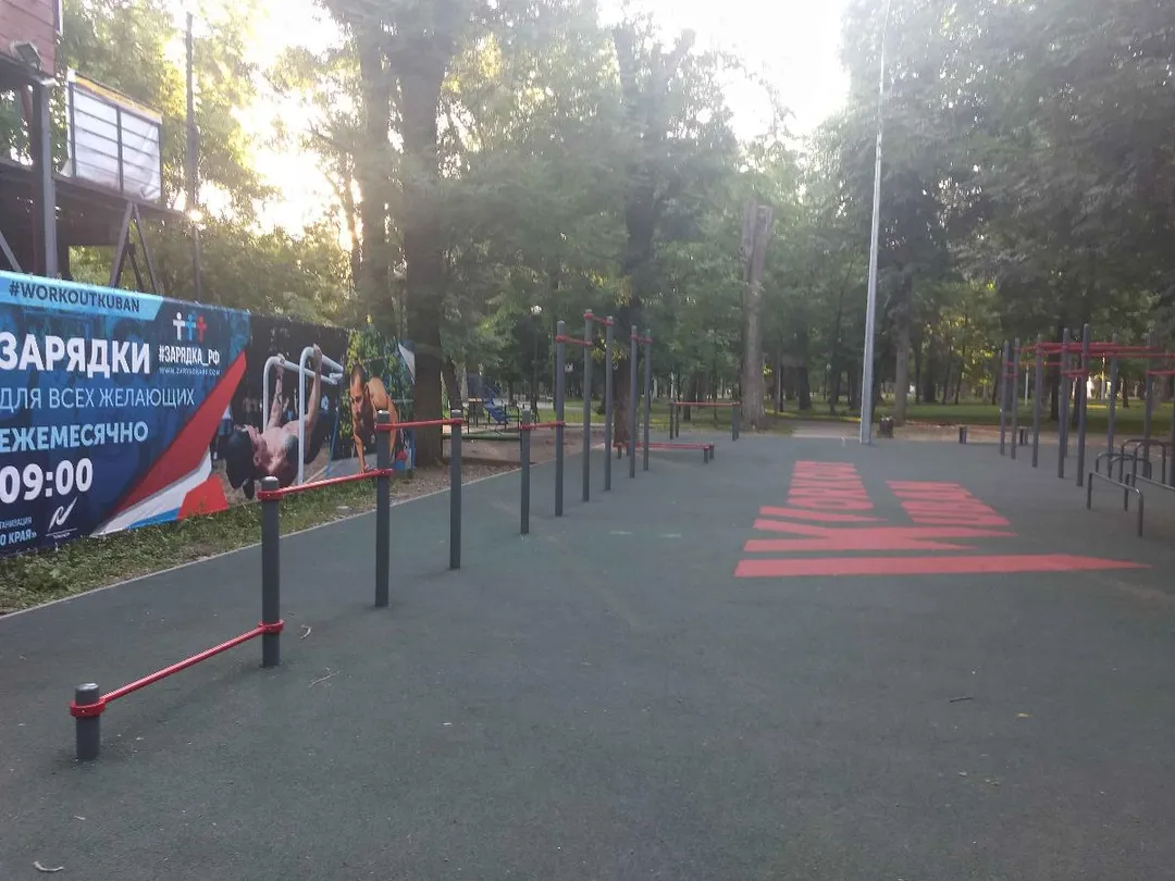 Espalderas en Calisthenics Park at Спортивная аллея, Краснодар – foto 2 de 3