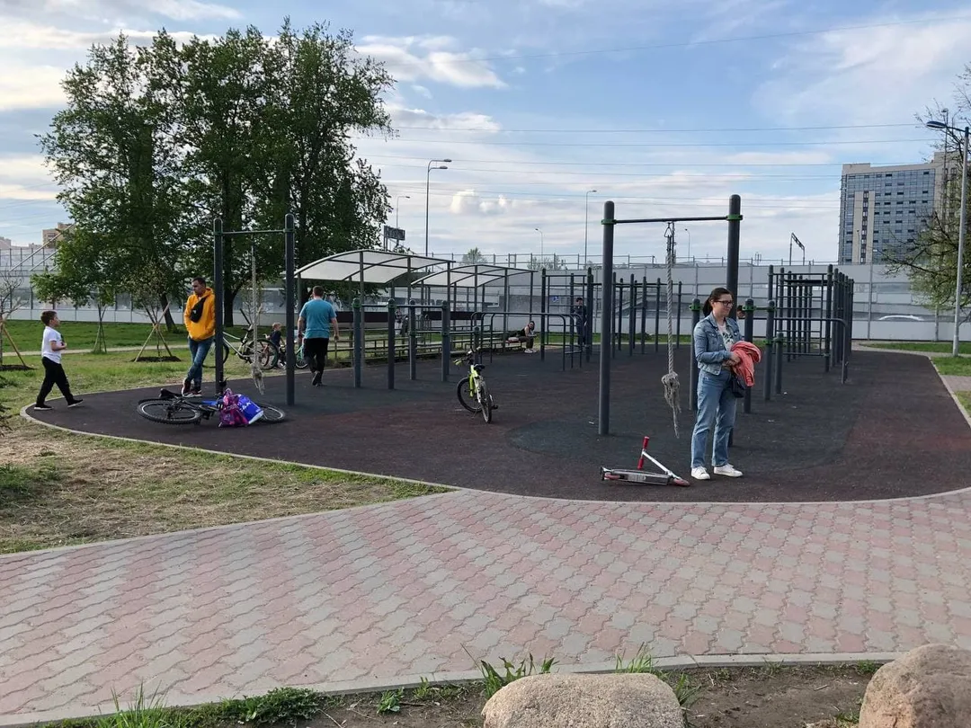 Abs Bench at Calisthenics Park at Пулковское шоссе, Санкт-Петербург – photo 6 of 7