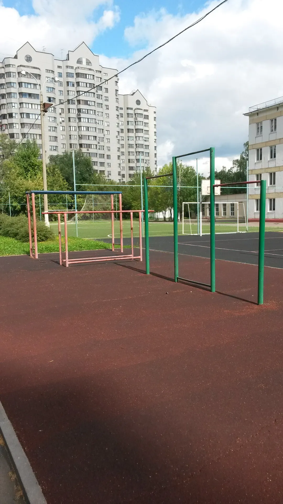 Barra de Dominadas en Calisthenics Park at Новочерёмушкинская улица, Москва #wp1712 – foto 1 de 1