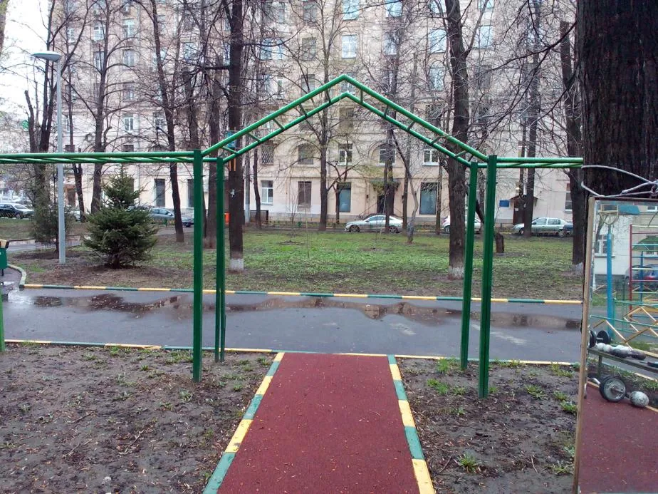 Barra de Dominadas en Calisthenics Park at набережная Тараса Шевченко, Москва – foto 5 de 8