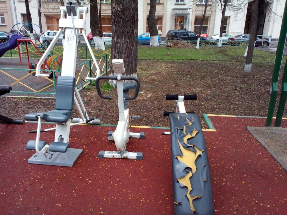Banco de Abdominales en Calisthenics Park at набережная Тараса Шевченко, Москва – foto 7 de 8