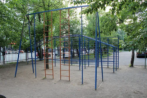 Bare paralele la Calisthenics Park at Первомайская улица, Москва – fotografia 1 din 3