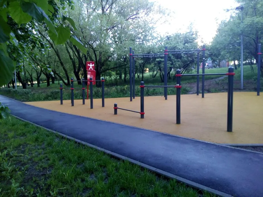 Bancă pentru abdomen la Calisthenics Park at проезд Олимпийской Деревни, Москва #wp1730 – fotografia 3 din 3