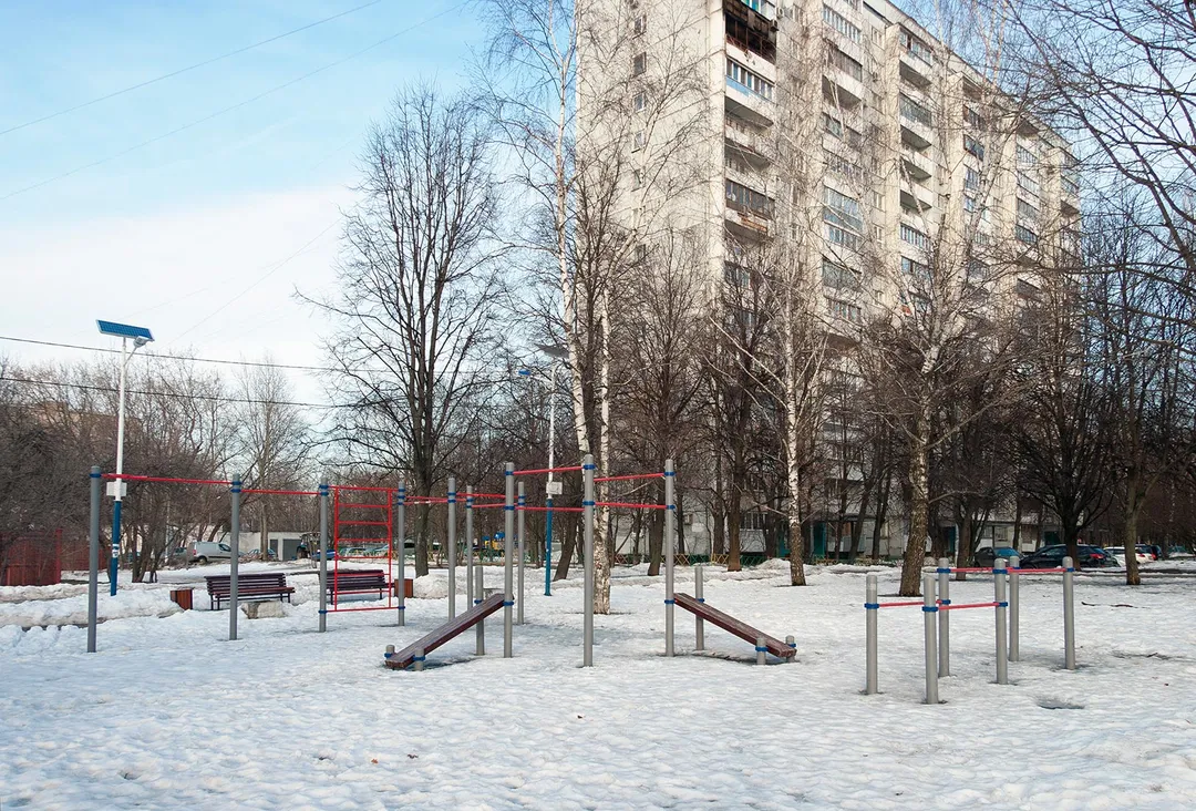 Лавка для преса на майданчику Calisthenics Park at Чертановская улица, Москва #wp1734 – фото 3 з 3