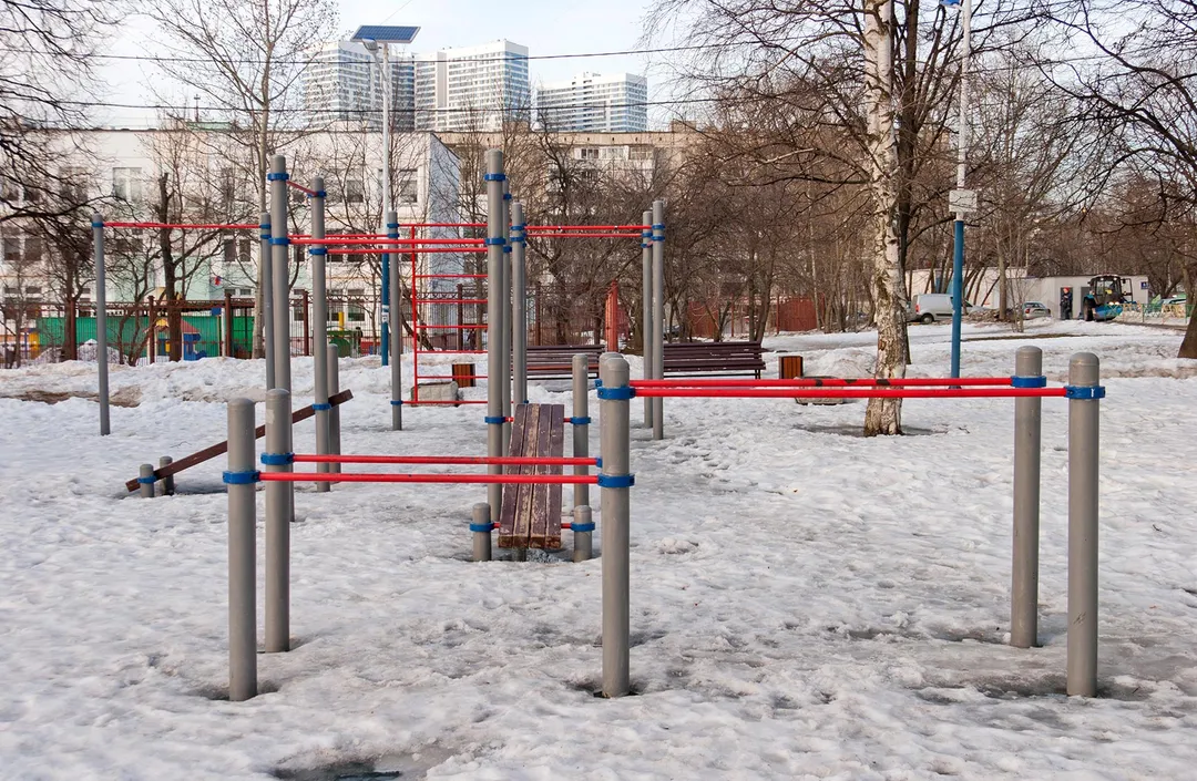 Бруси на майданчику Calisthenics Park at Чертановская улица, Москва #wp1734 – фото 1 з 3