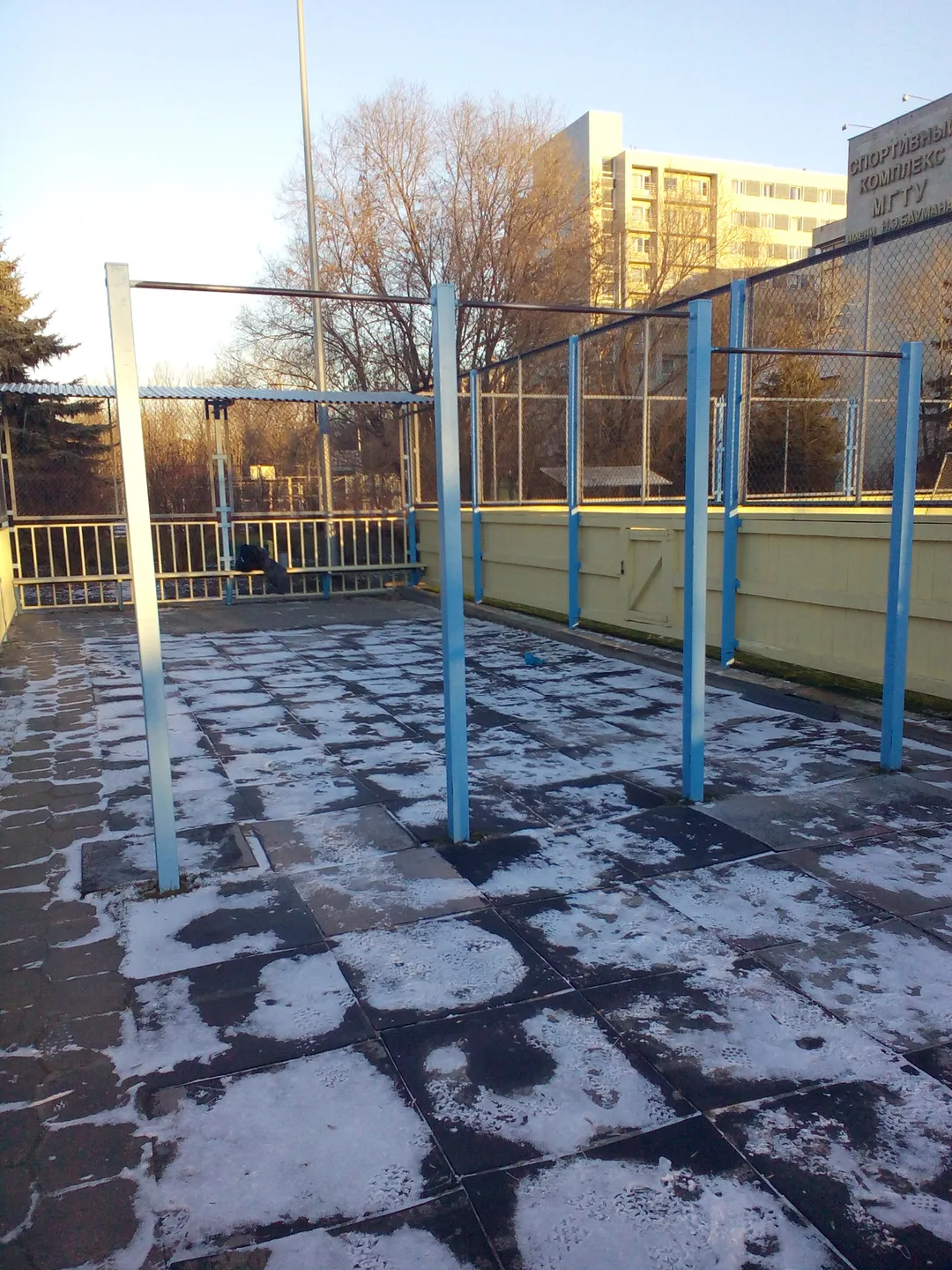 Barre de traction à Calisthenics Park at Госпитальная набережная, Москва – photo 3 sur 5