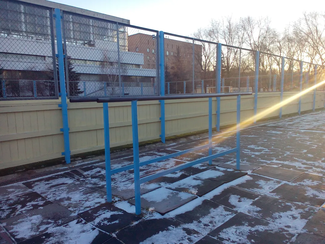 Barres parallèles à Calisthenics Park at Госпитальная набережная, Москва – photo 1 sur 5