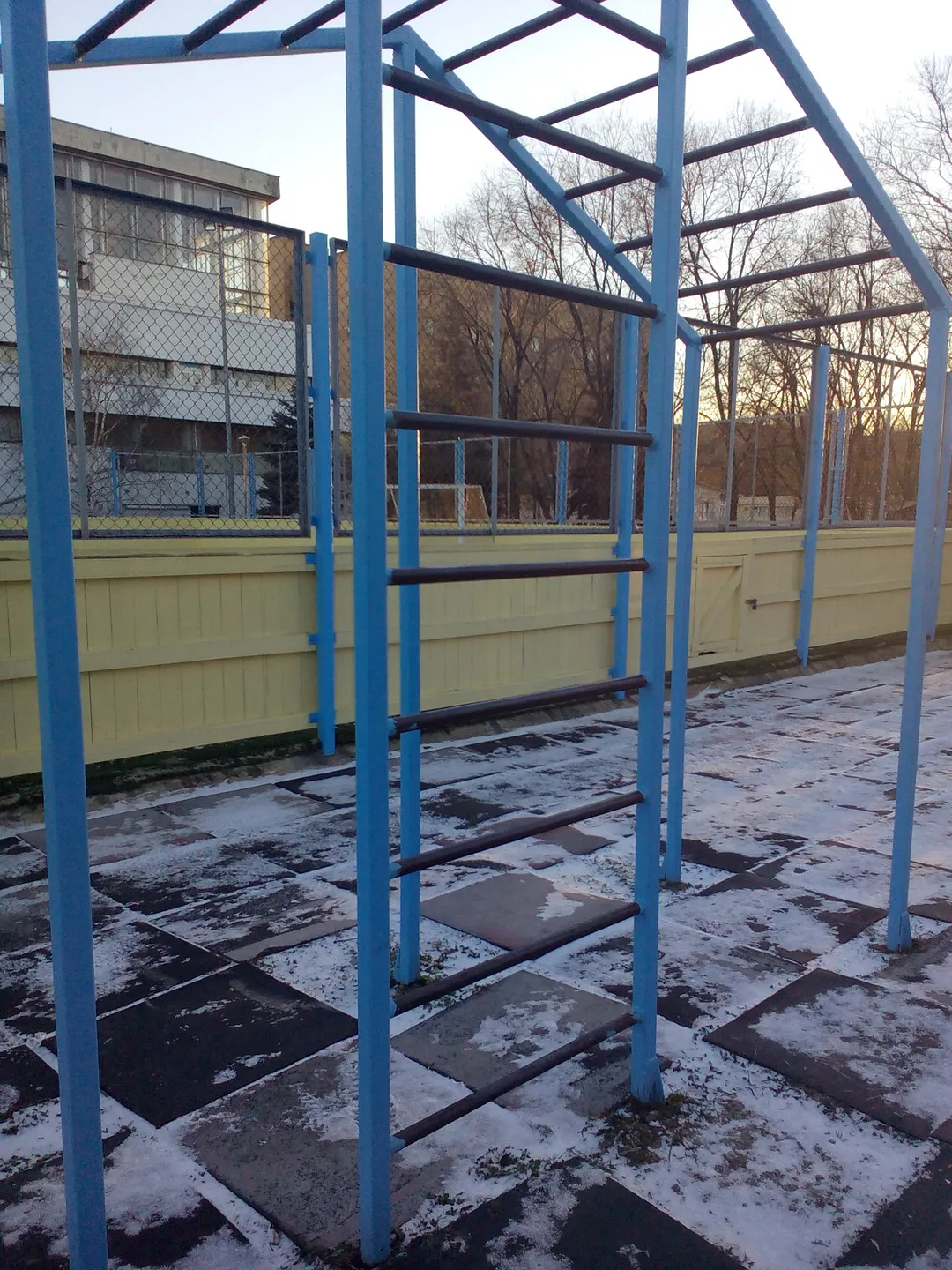 Barres parallèles à Calisthenics Park at Госпитальная набережная, Москва – photo 5 sur 5