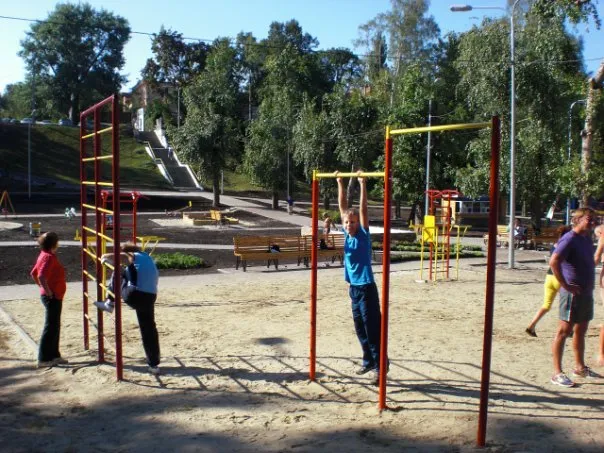 Bară de tracțiuni la Calisthenics Park at проспект Науки, Харків – fotografia 3 din 5