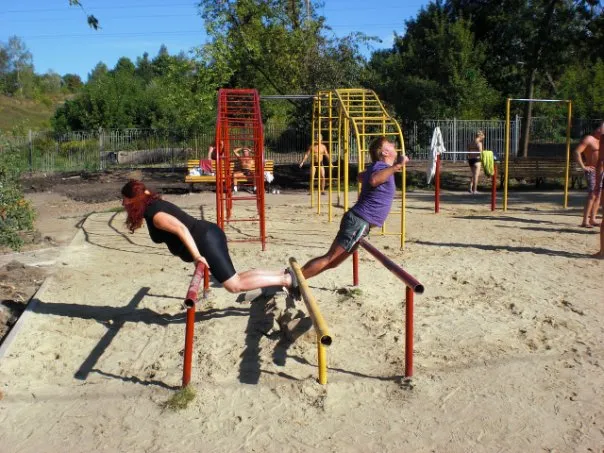 Bare paralele la Calisthenics Park at проспект Науки, Харків – fotografia 5 din 5