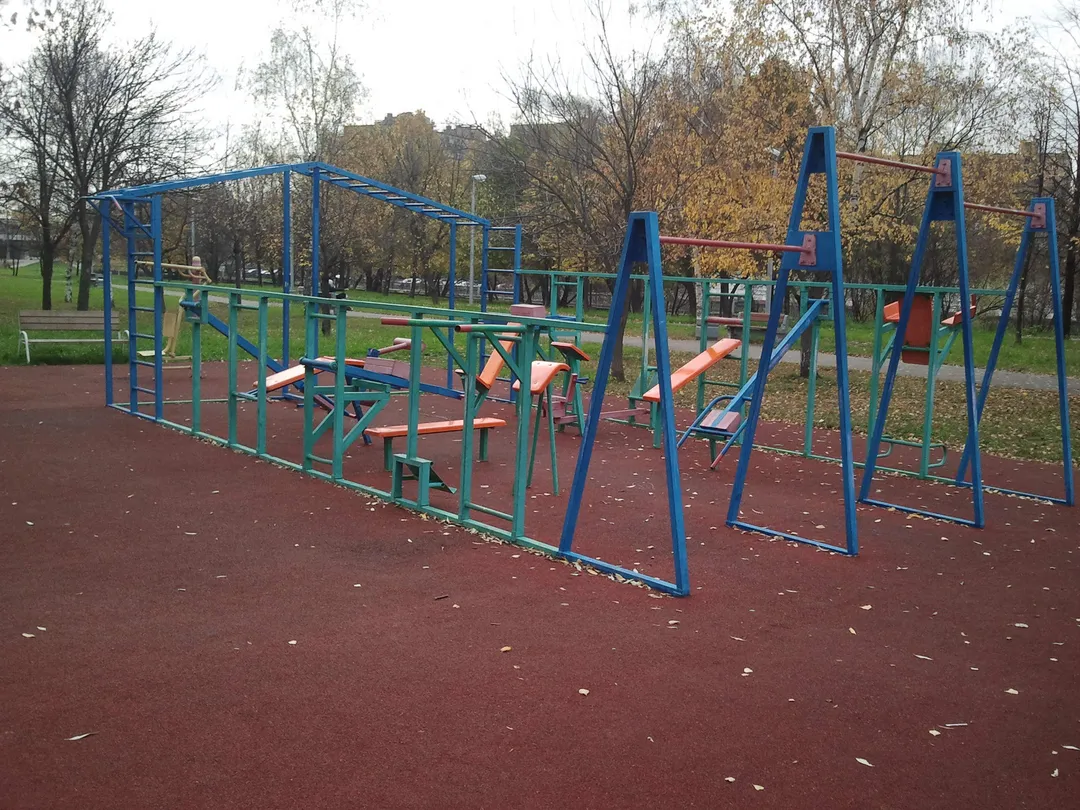 Bare paralele la Calisthenics Park at проспект Мира, Москва – fotografia 1 din 2