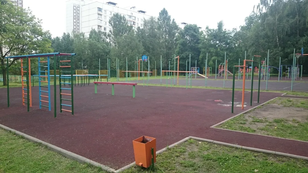 Barras Paralelas en Calisthenics Park at улица Красного Маяка, Москва #wp1745 – foto 1 de 1